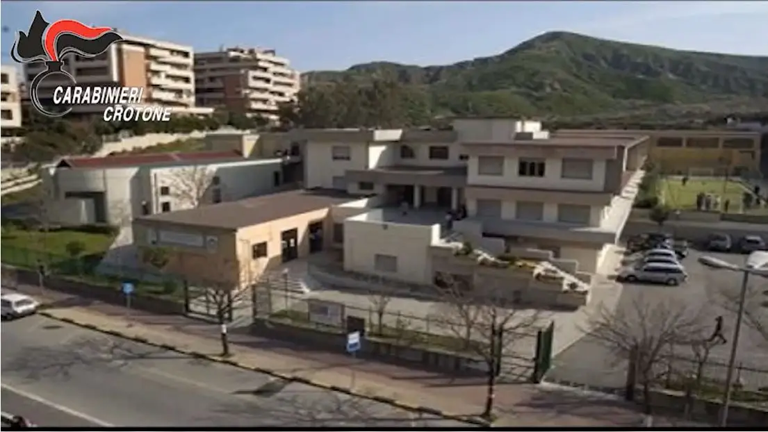 <p>L'istituto Pertini-Santoni di Crotone</p>\\n