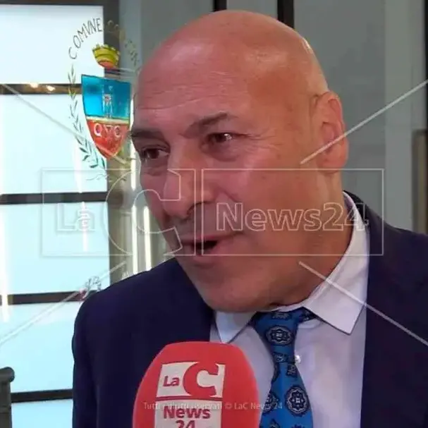 Il ritiro delle dimissioni del sindaco di Crotone tra diritto, morale e democrazia