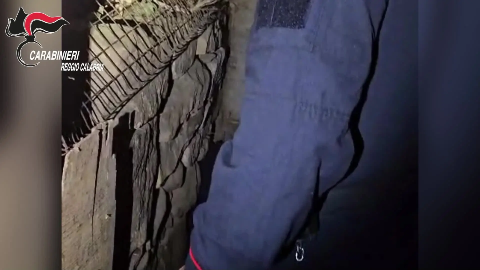 A Platì scoperto bunker con piantagione indoor di marijuana