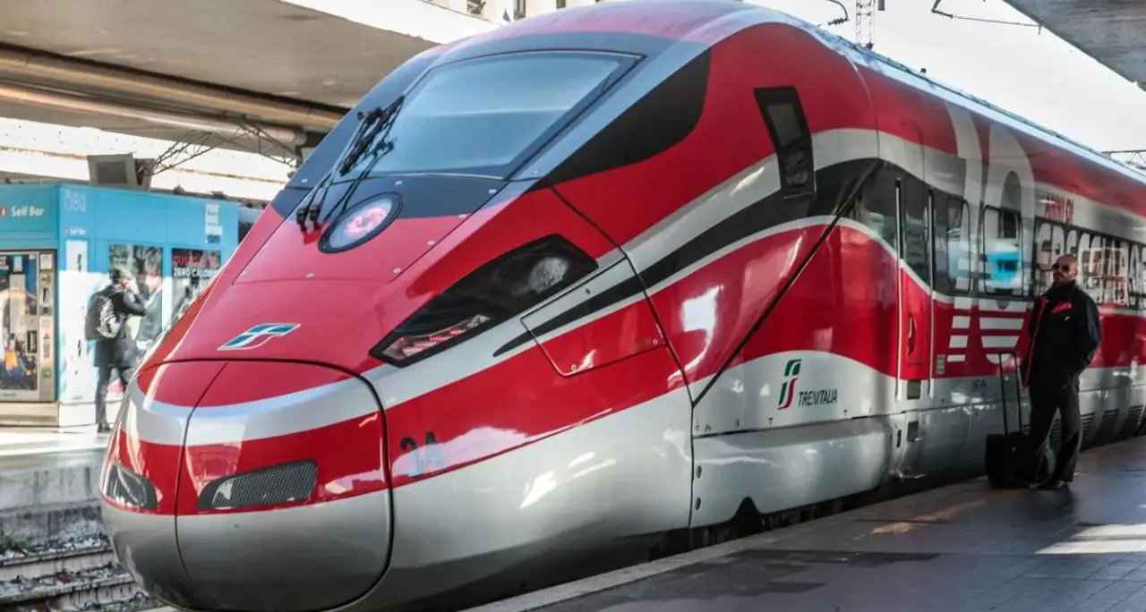 Tragedia sui binari tra Praia a Maratea, una persona investita da un Frecciarossa