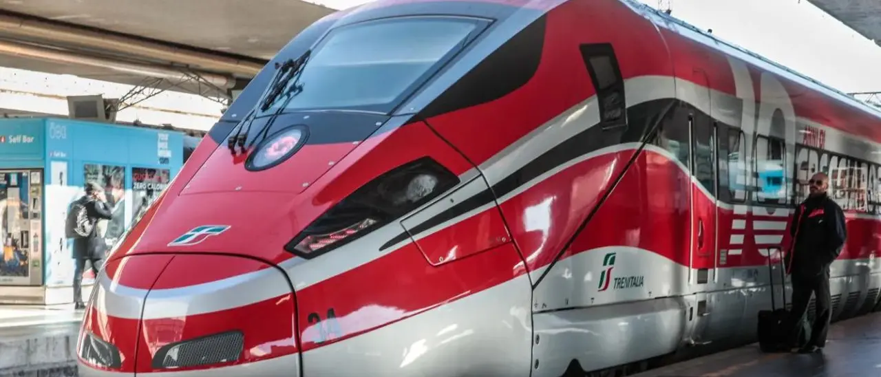 Tragedia sui binari tra Praia a Maratea, una persona investita da un Frecciarossa