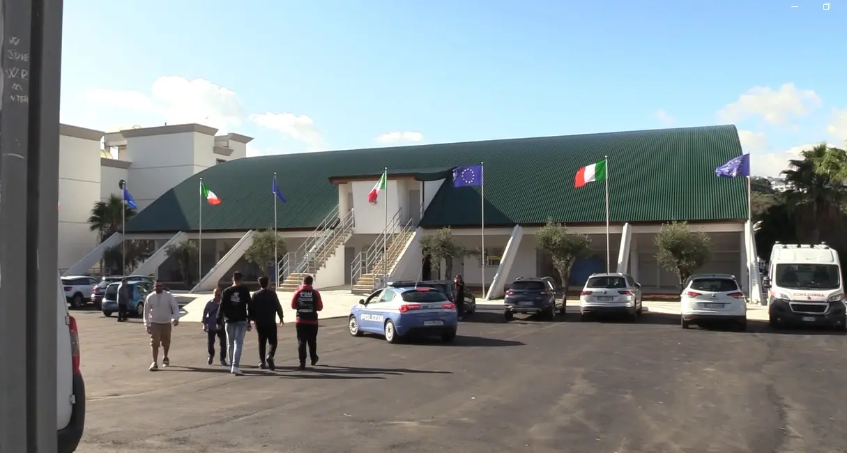 Inaugurato a Soverato il nuovo Palazzetto dello sport, il sindaco Vacca: «Bella giornata per la città»
