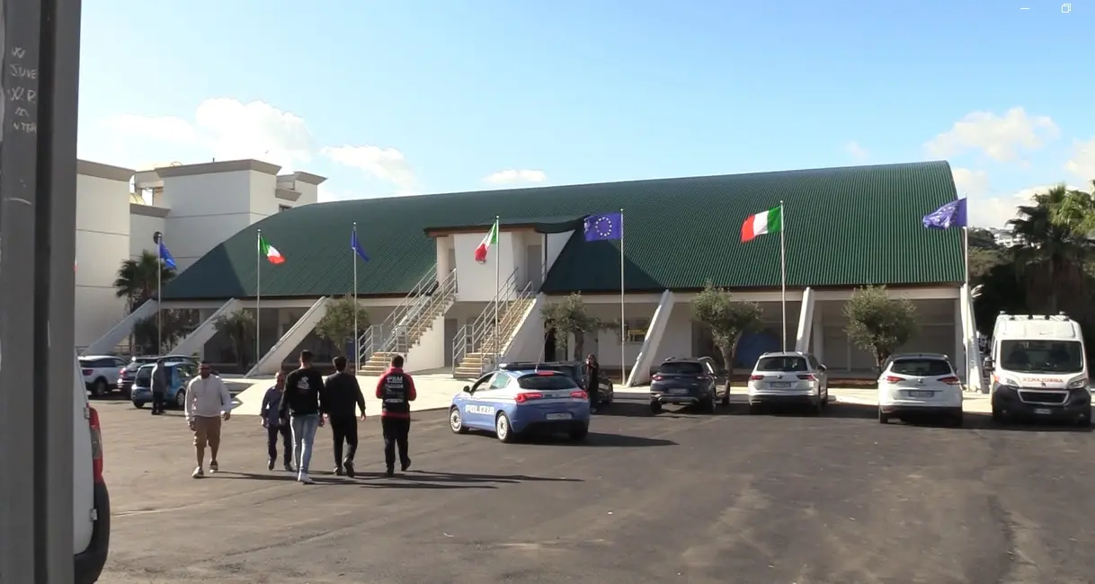 Inaugurato a Soverato il nuovo Palazzetto dello sport, il sindaco Vacca: «Bella giornata per la città»