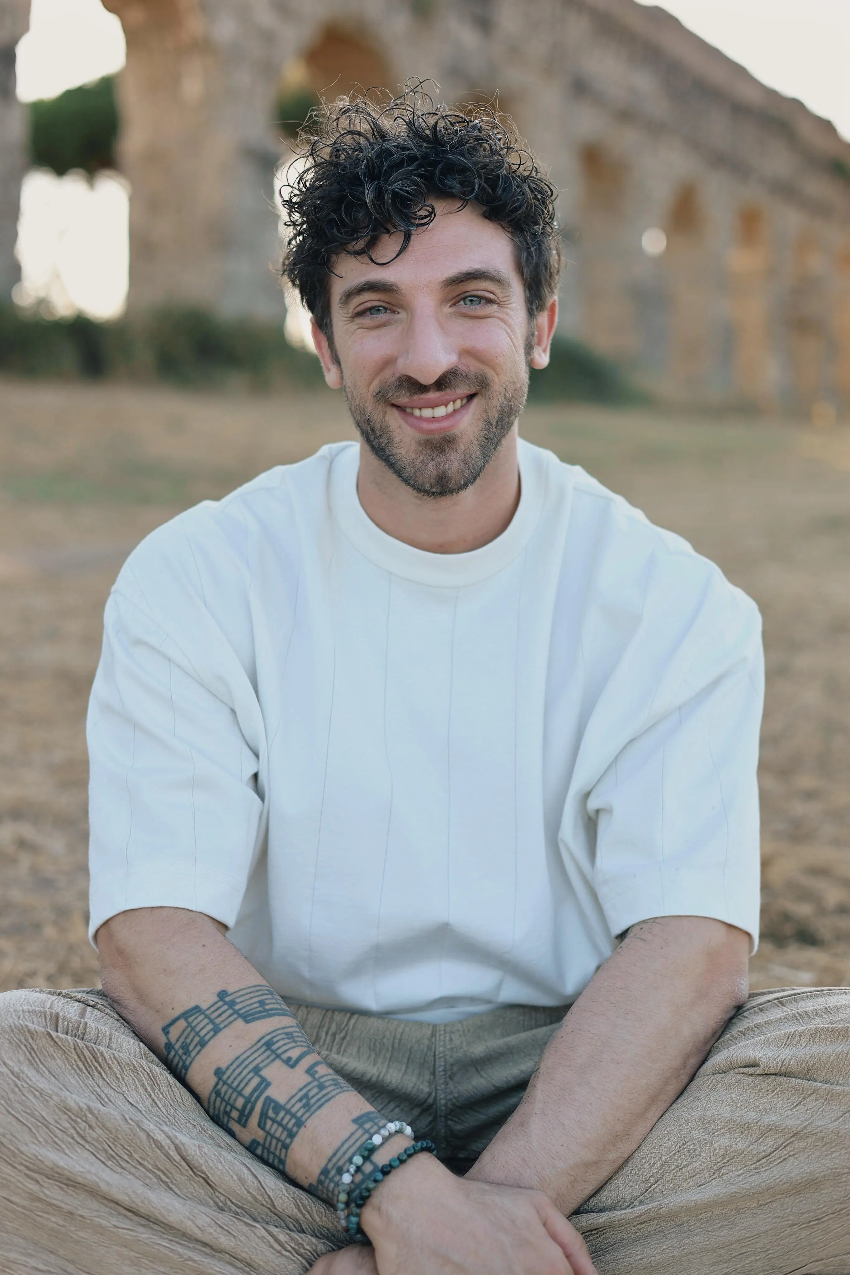 «I gatti ci salvano, nel mio spettacolo vi racconto come»: l’artista calabrese Damiano Giordano torna a Cosenza\n