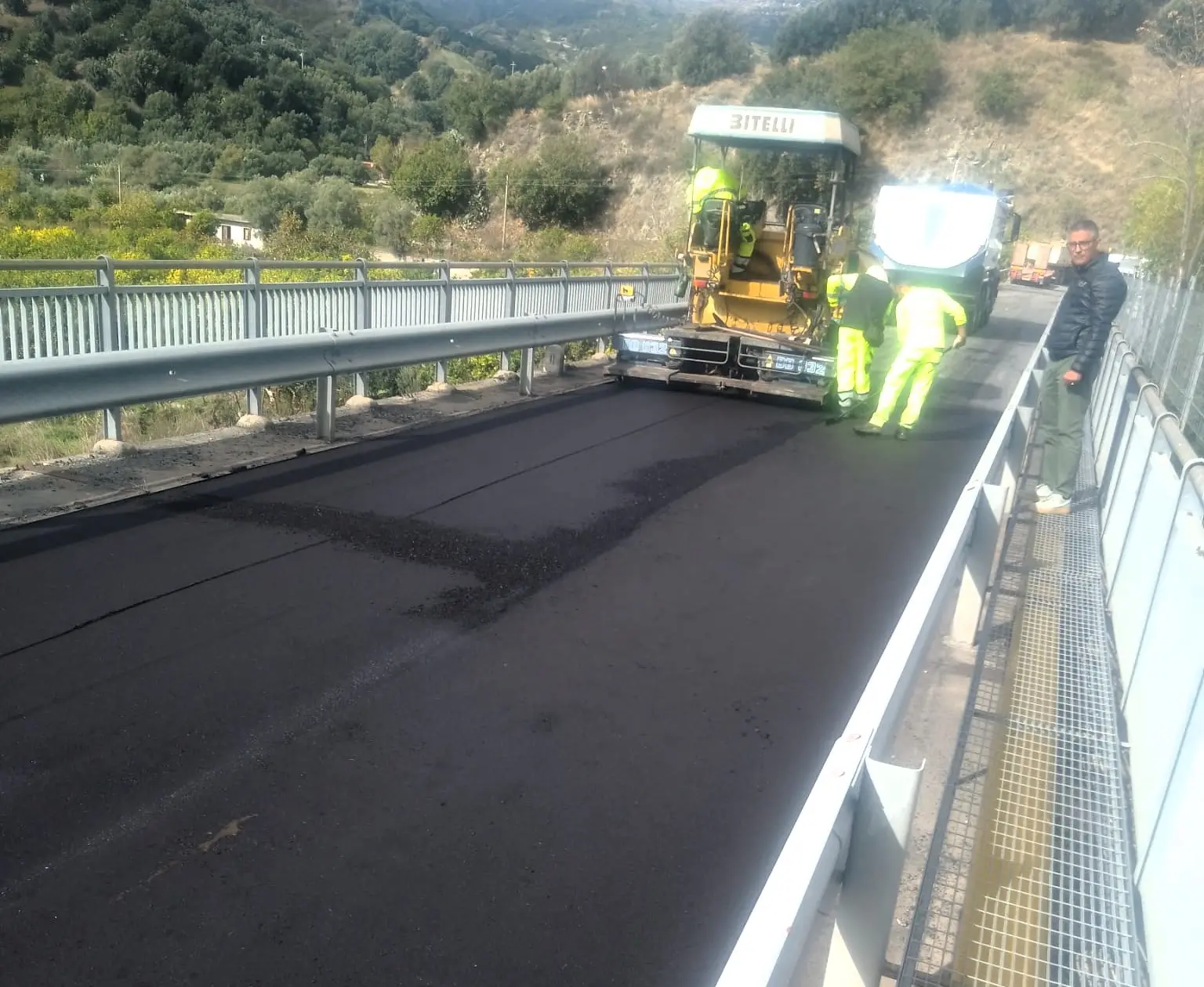 Metrocity, macchine e operai a lavoro sulle strade provinciali di Taurianova, Melito e Bagaladi\n