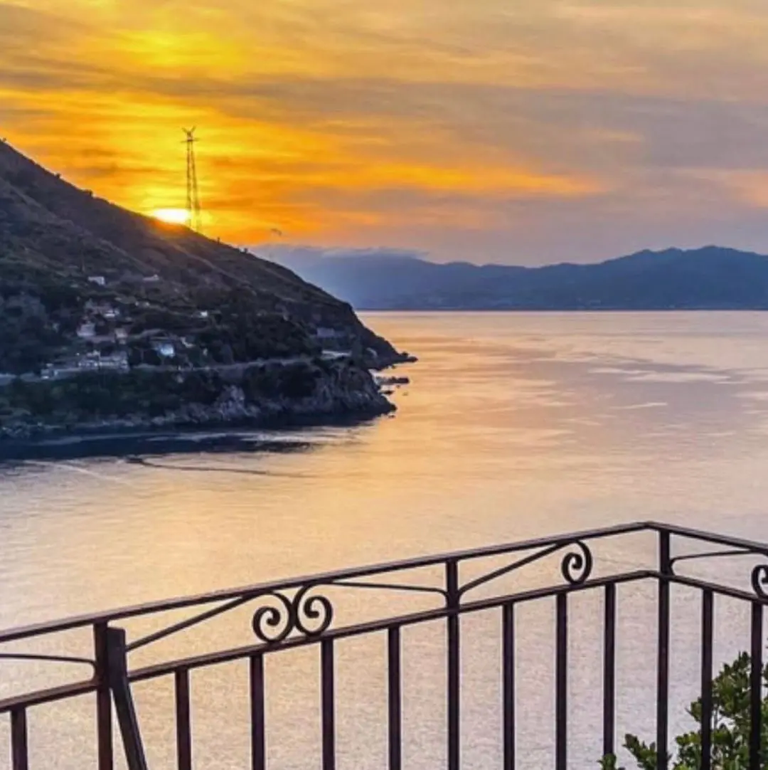 Dove il sole si posa sul mare