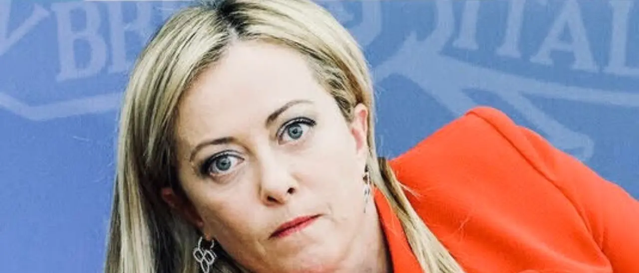 WC, scarpe e mutande: il governo Meloni batte cassa ovunque\n