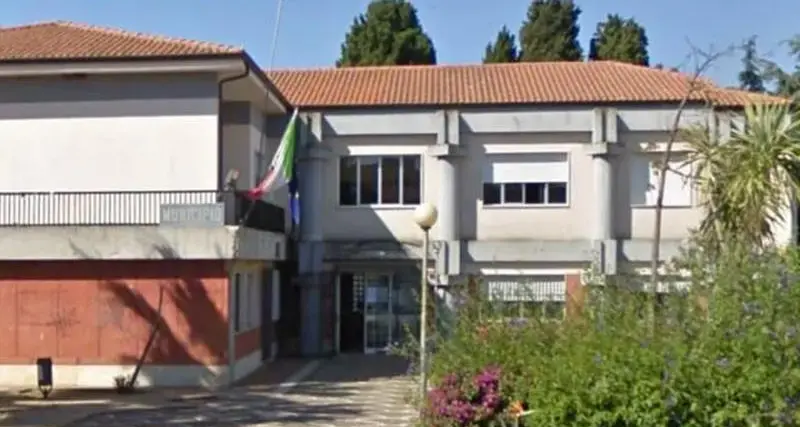 Buco da 5 milioni di euro al Comune di Ricadi: la Procura chiede il rinvio a giudizio\u00A0per 11 amministratori e dipendenti\n