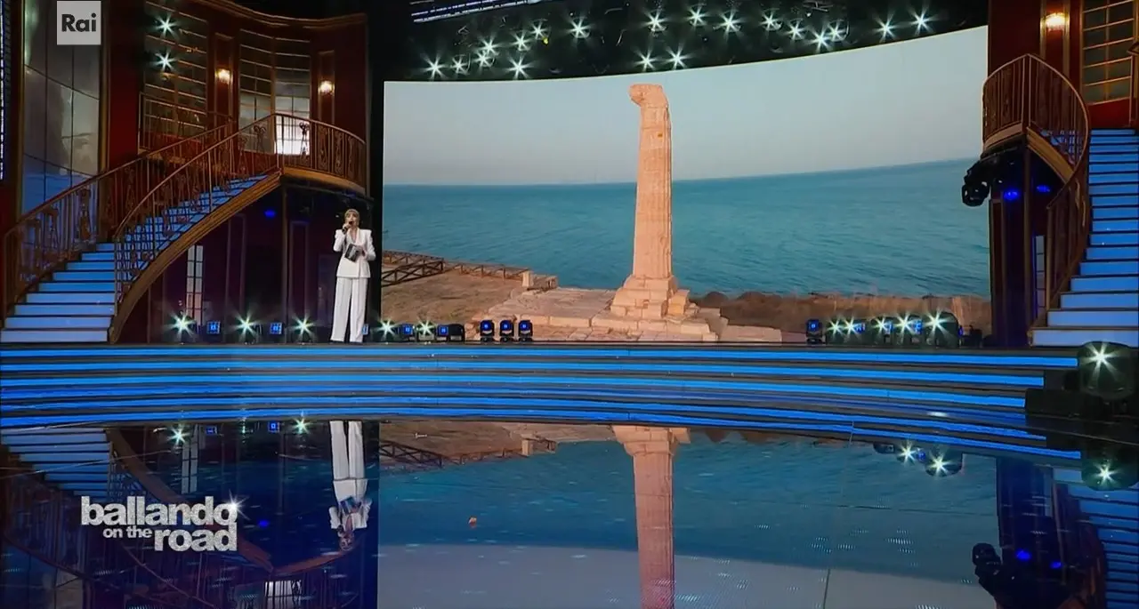 Cosenza e il Salone degli Specchi della Provincia brillano a “Ballando con le Stelle”