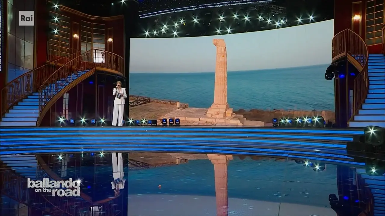 Cosenza e il Salone degli Specchi della Provincia brillano a “Ballando con le Stelle”