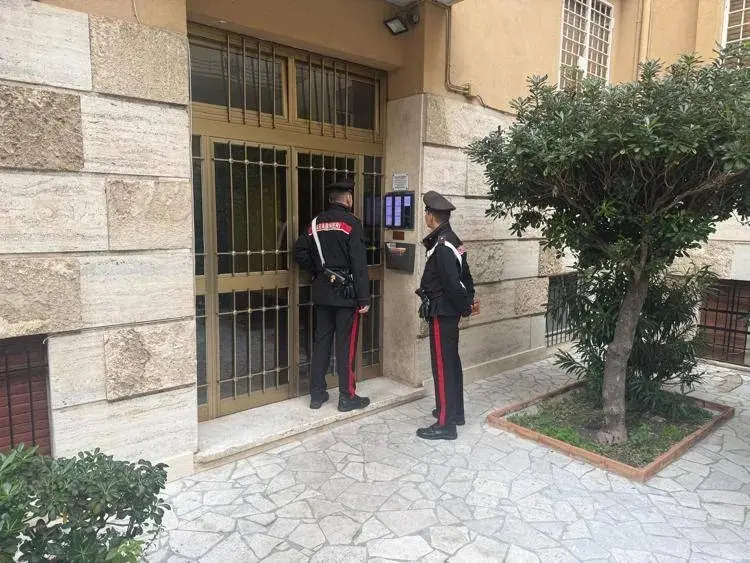 Roma, precipita da balcone b&b dopo lite e muore: fermato un 25enne\n
