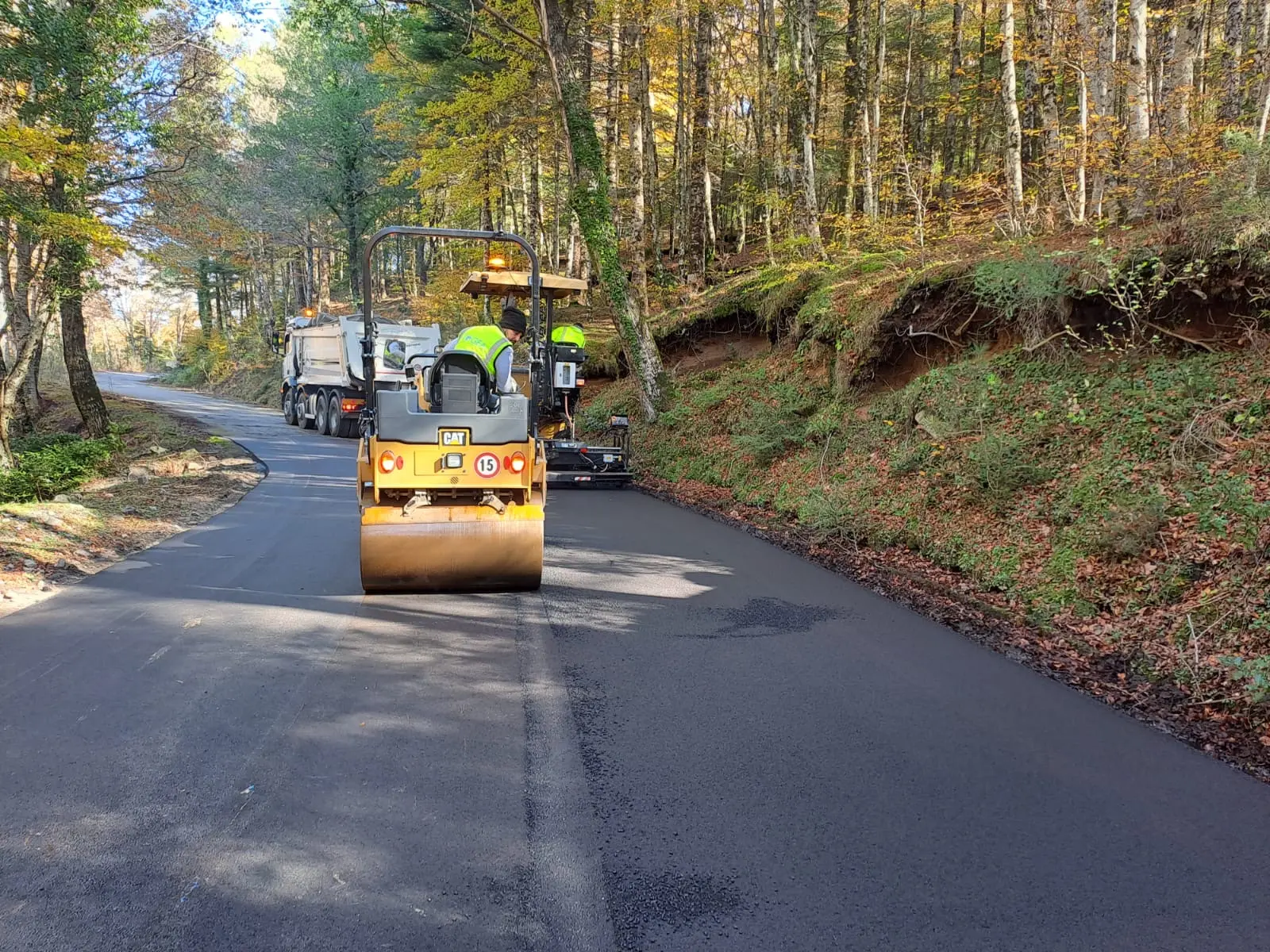 Strada provinciale 9 bis,\u00A0posato il nuovo asfalto nel tratto che conduce a Ferdinandea\n