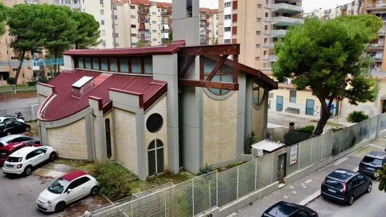 Neonato morto in culla termica Bari, rinviati a giudizio parroco e responsabile manutenzione\n