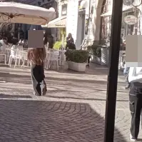 «Dateci i soldi per i libri, ci autorizza il Comune di Cosenza»: misteriosa banda di ragazzini chiede denaro in centro