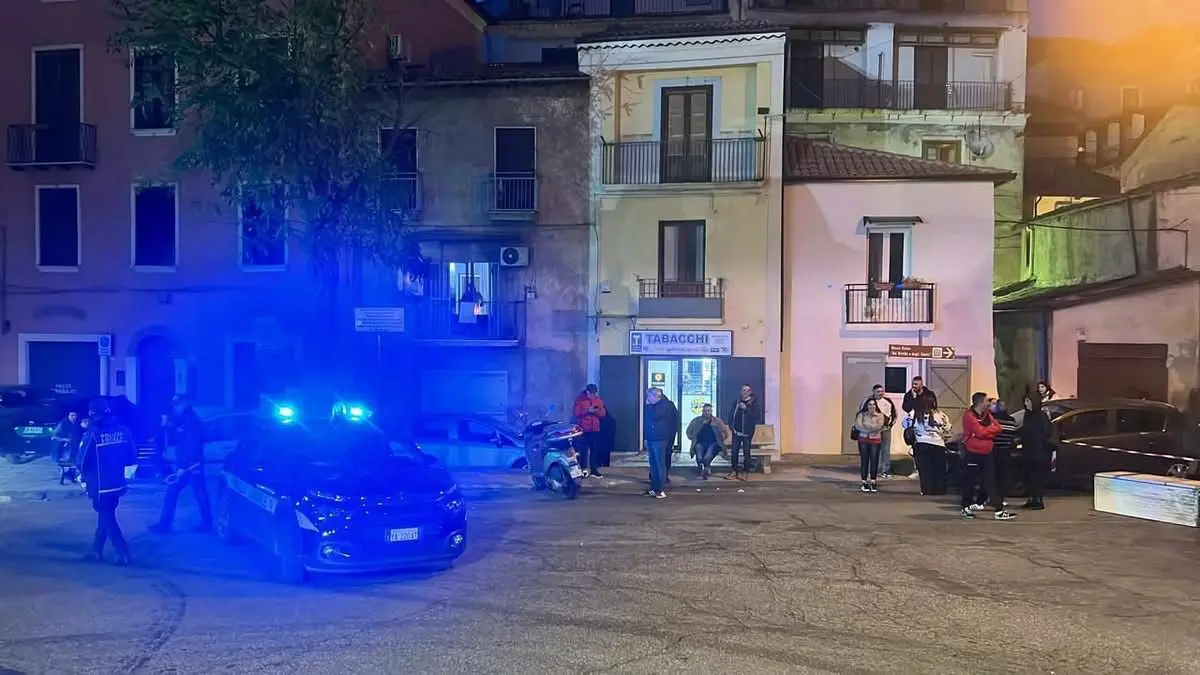 Cosenza, protesta pacifica\u00A0nel Rione Massa: residenti bloccano la strada perché sono senz’acqua