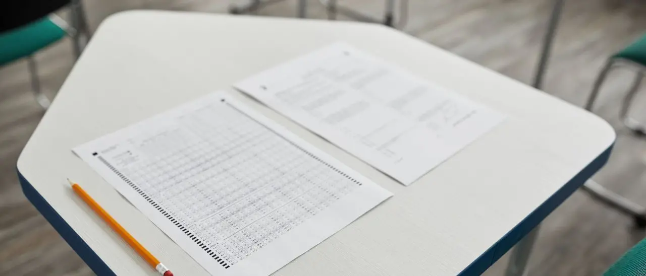 Concorso truccato al Tfa Sostegno: intermediari, buste di denaro e un pubblico ufficiale infedele nell’inchiesta di Crotone\n