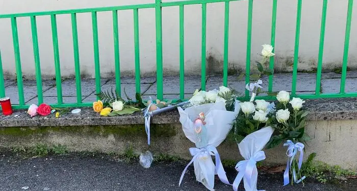 Bimbo morto soffocato al\u00A0nido nell’Aretino, ci sono cinque indagati: tra loro la maestra che lo ha soccorso\n