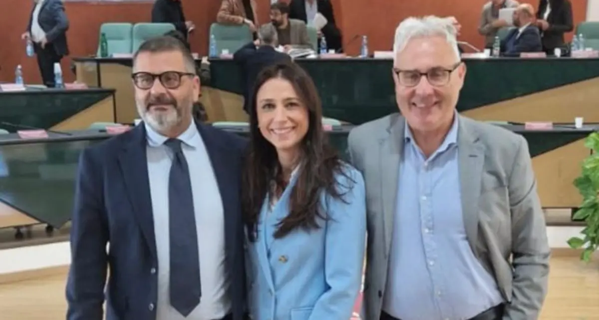 Rende, i consiglieri di centrodestra scelgono l’aula e votano l’atto Tpl\n