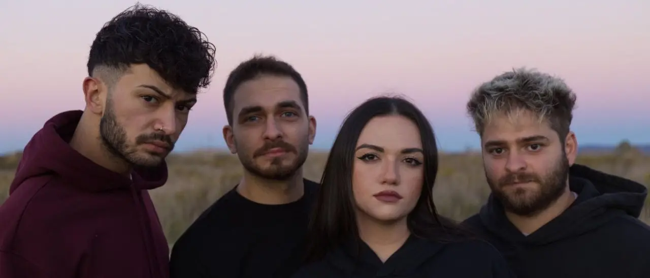L’esordio dei Loom: la giovane band calabrese che con ‘’Ghost Town’’\u00A0porta nuova linfa alla scena pop rock\n\n\n