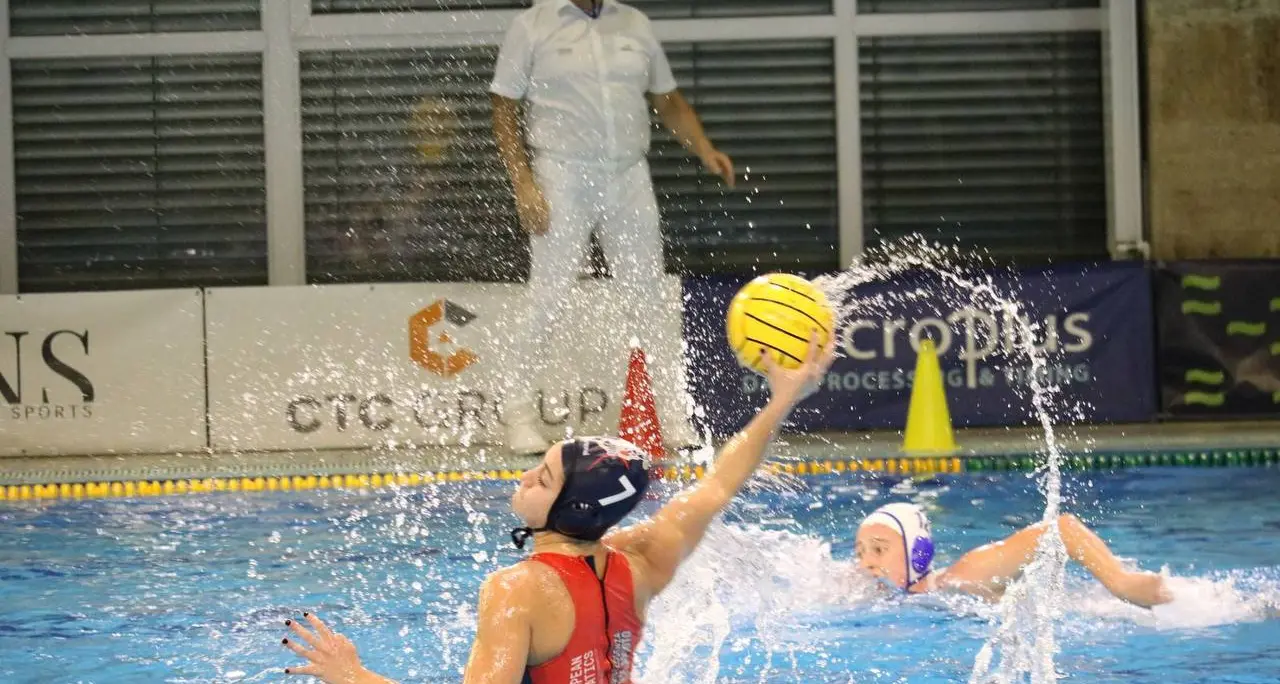 Smile Cosenza Pallanuoto, ottimo debutto in Europa: la squadra calabrese supera 13-3\u00A0l’Unirea Alba Iulia\n