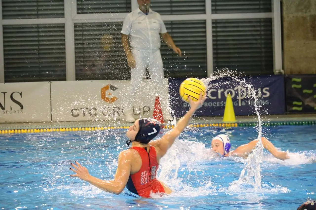Smile Cosenza Pallanuoto, ottimo debutto in Europa: la squadra calabrese supera 13-3\u00A0l’Unirea Alba Iulia\n