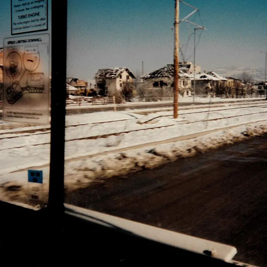 «Sarajevo era la caccia all’uomo»: la testimonianza choc del pompiere americano Jordan sui “turisti cecchini”\n