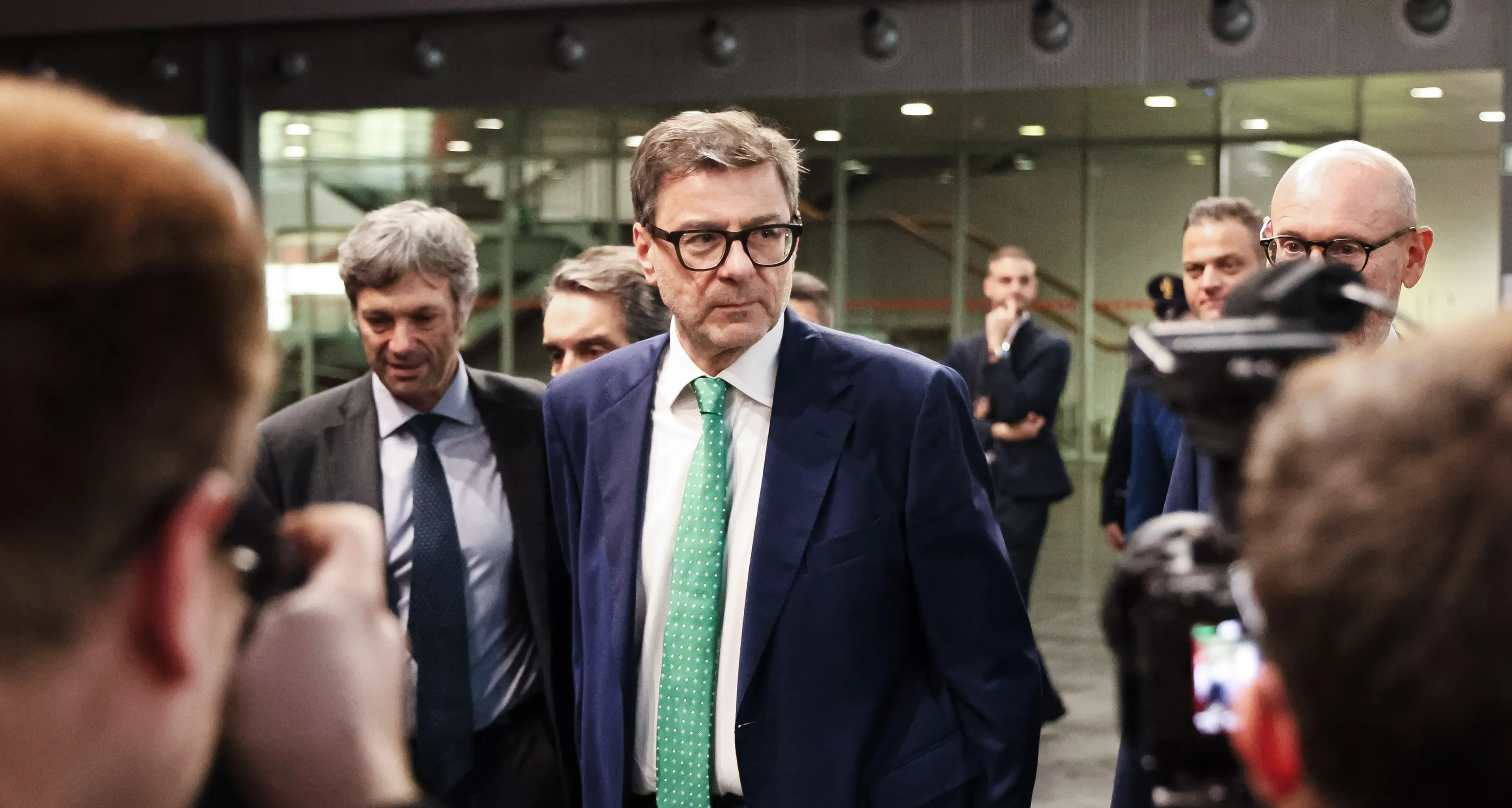 La Vucciria della manovra: bonus tombe, oro “dimenticato”\u00A0e un Parlamento ridotto a comparsa\n