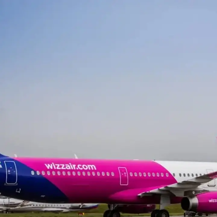 Aeroporto di Lamezia, Wizz Air e Sacal inaugurano\u00A0il primo volo per Bratislava: «Calabria più vicina all’Europa»\n