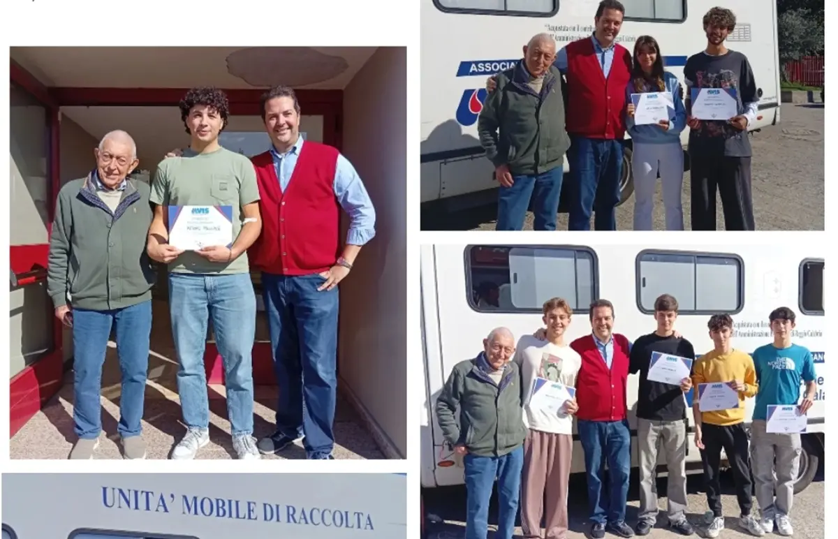 L’autoemoteca per donare il sangue nel cortile del liceo scientifico Zaleuco di Locri\u00A0\n