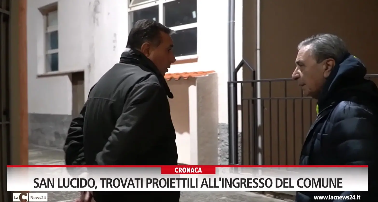 San lucido trovati, proiettili all'ingresso del Comune