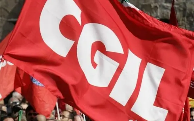 Sciopero generale indetto dalla Cgil, a Crotone la manifestazione regionale: «Simbolo delle carenze della Calabria»\n