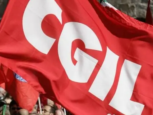 Sciopero generale indetto dalla Cgil, a Crotone la manifestazione regionale: «Simbolo delle carenze della Calabria»