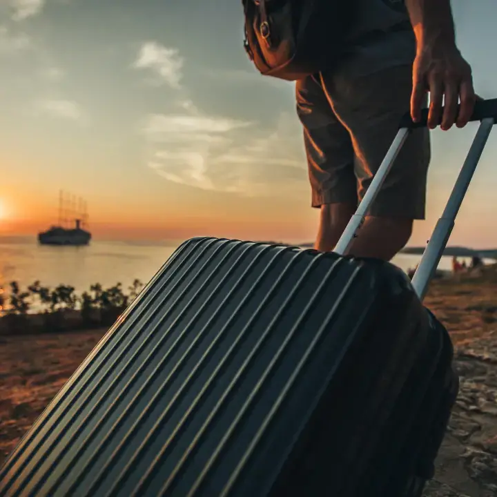 La Calabria che scompare tra laureati in fuga e borghi destinati a morire: serve un piano per i giovani\n