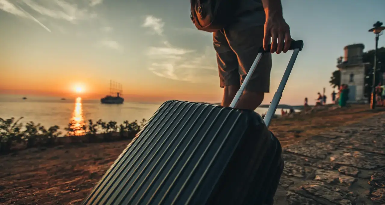 La Calabria che scompare tra laureati in fuga e borghi destinati a morire: serve un piano per i giovani\n