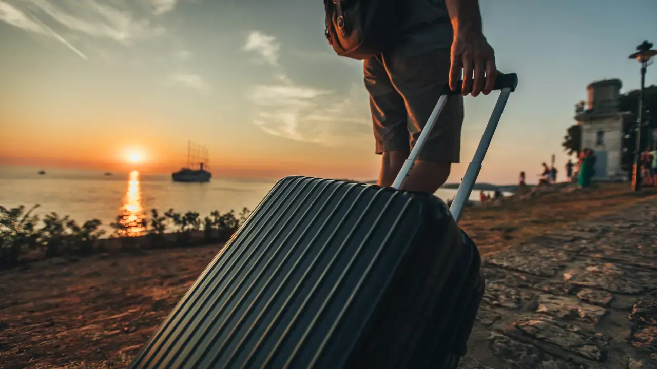 La Calabria che scompare tra laureati in fuga e borghi destinati a morire: serve un piano per i giovani\n