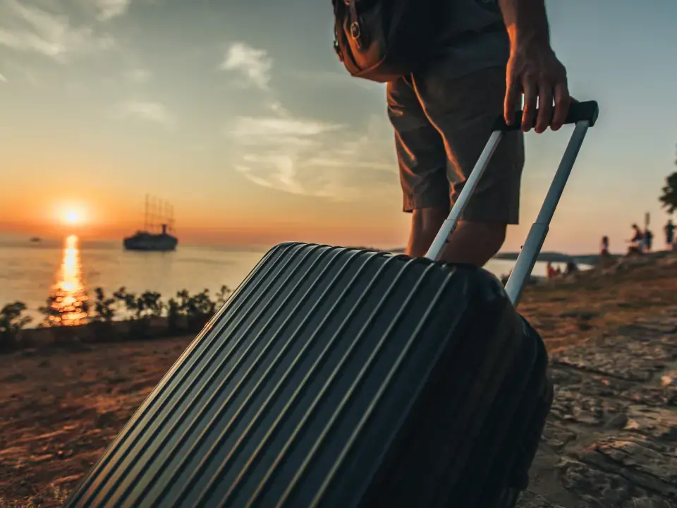 La Calabria che scompare tra laureati in fuga e borghi destinati a morire: serve un piano per i giovani