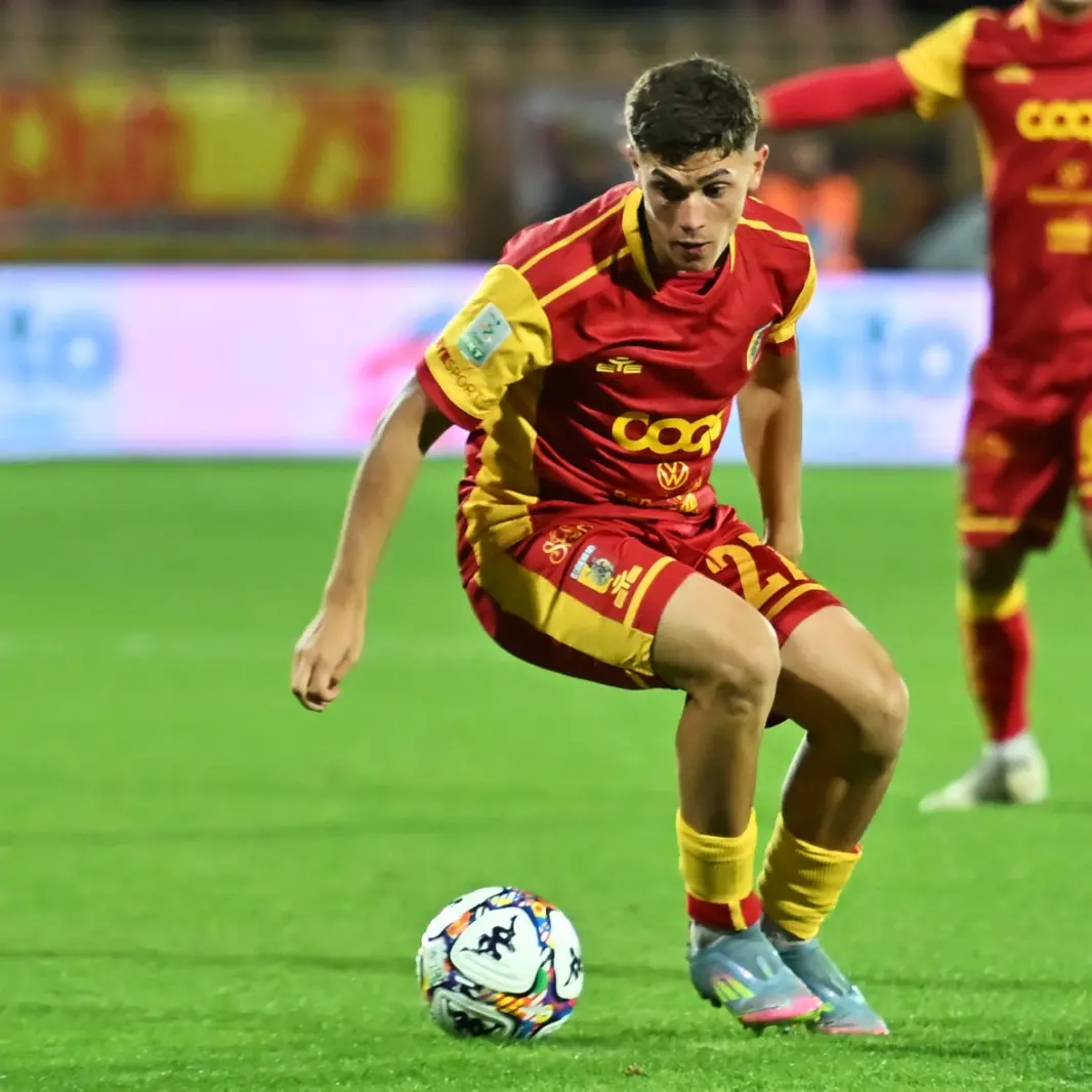 Costantino Favasuli dal campetto di Africo alla Serie B, il talento di Calabria che fa volare il Catanzaro\n