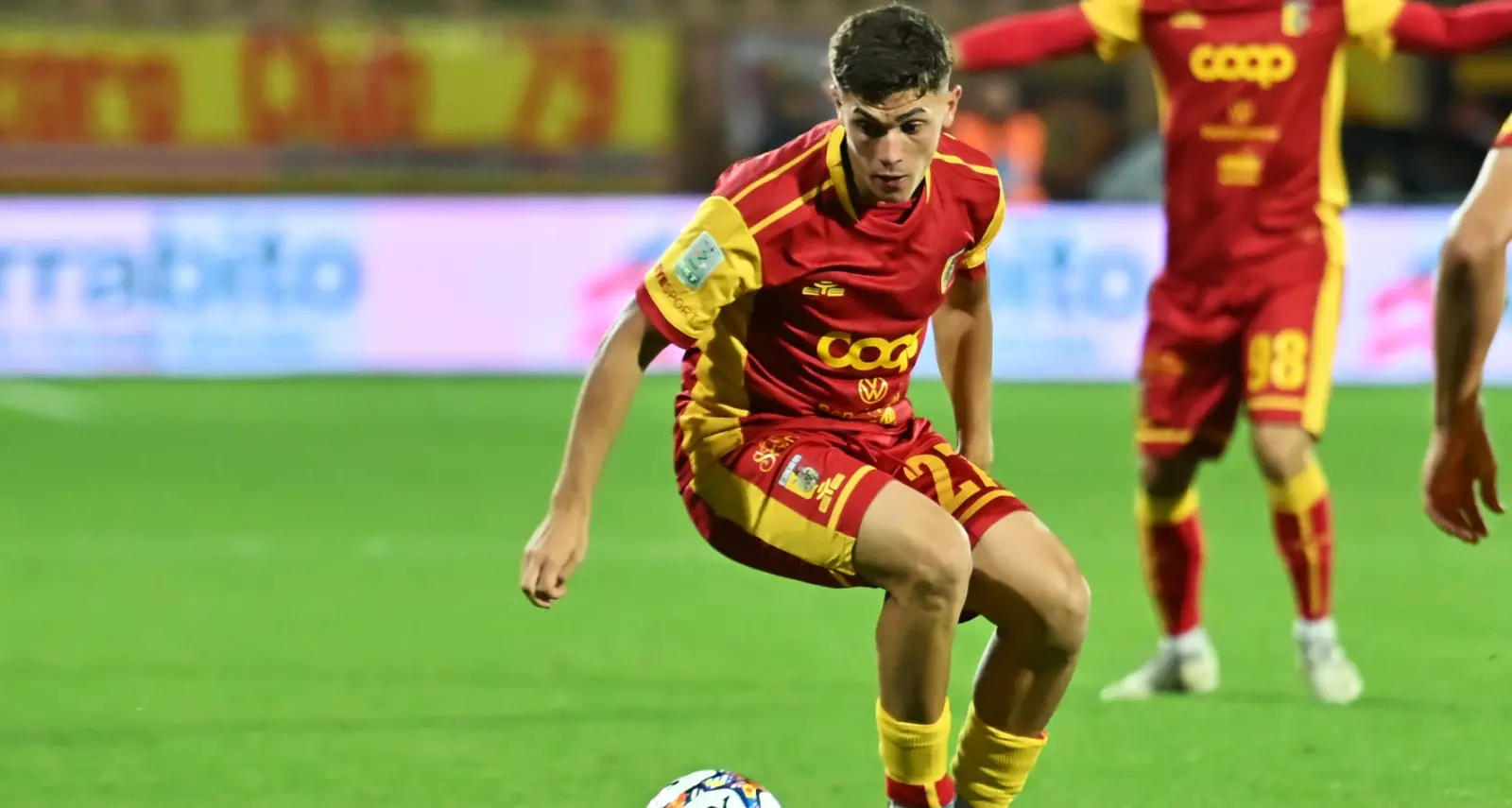 Costantino Favasuli dal campetto di Africo alla Serie B, il talento di Calabria che fa volare il Catanzaro\n