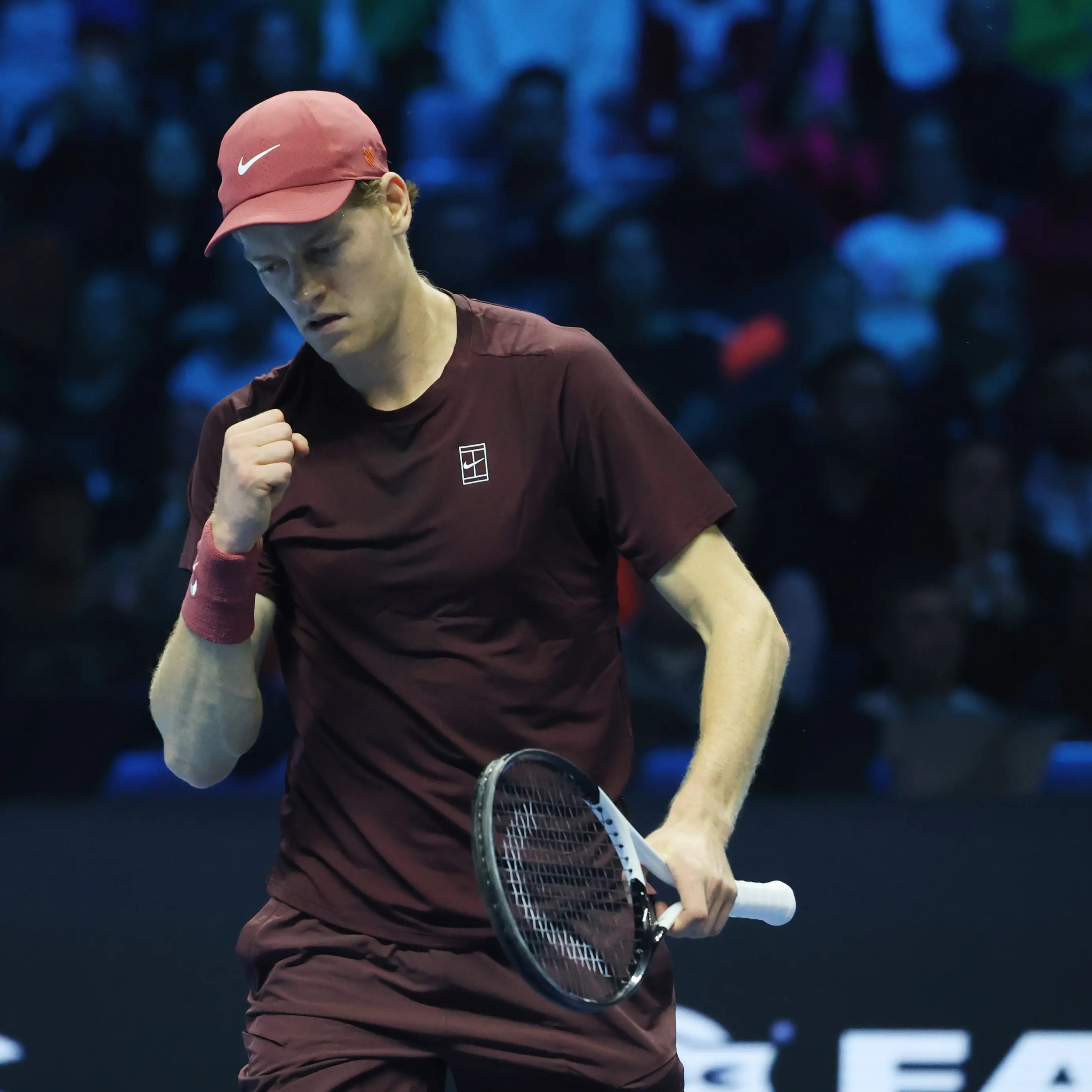 Tennis, Sinner travolge De Minaur e vola in finale alle Atp Finals di Torino\n
