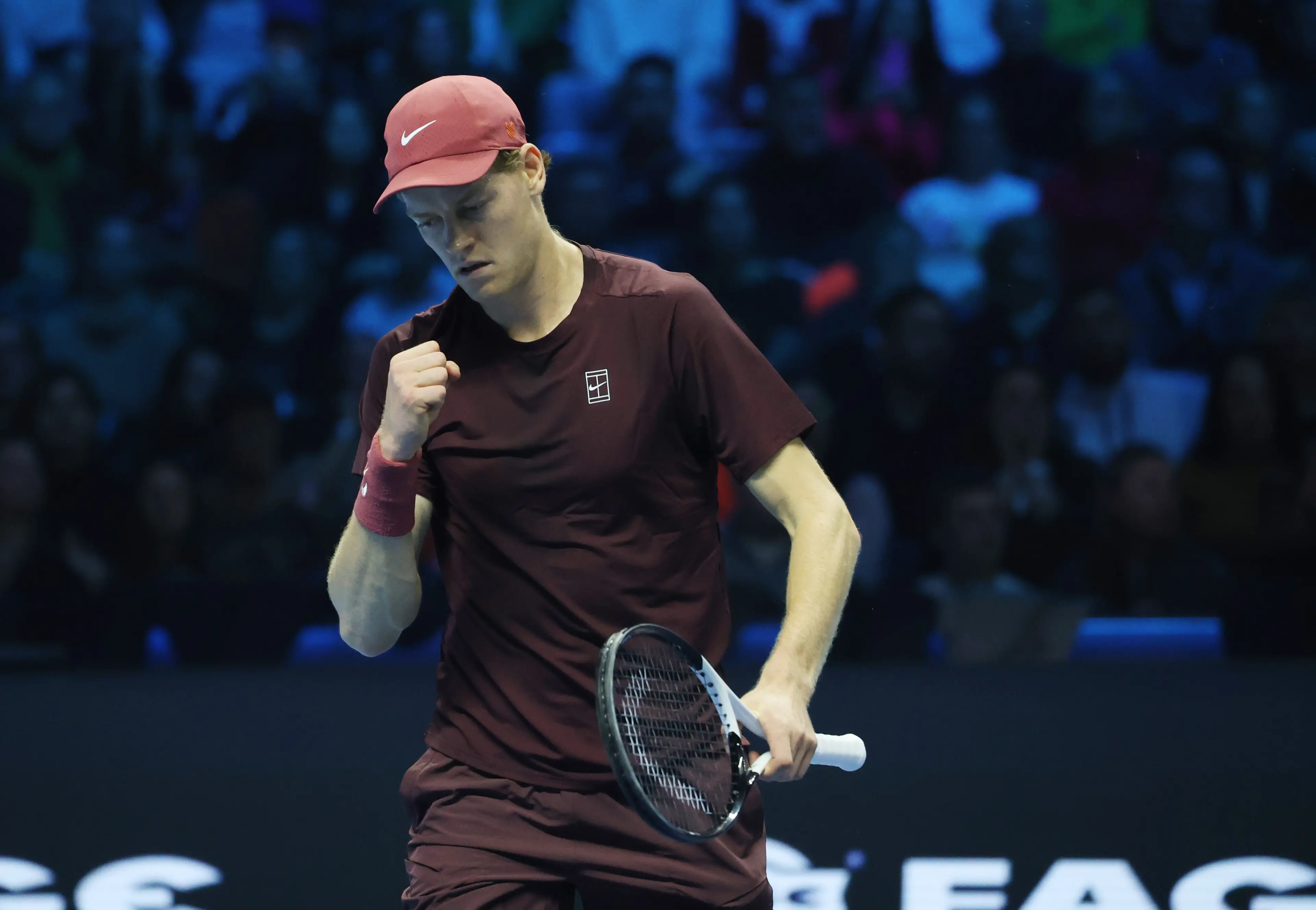 Tennis, Sinner travolge De Minaur e vola in finale alle Atp Finals di Torino\n