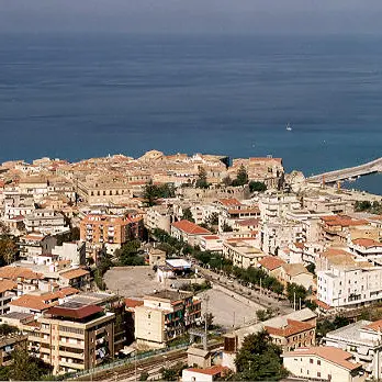 Tropea, l’appartamento confiscato nel 2007 al clan La Rosa diventerà una casa per donne vittime di violenza\n