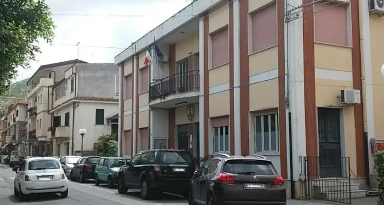 Parghelia aderisce al protocollo\u00A0contro le infiltrazioni mafiose nel settore turistico ma l’opposizione protesta per il mancato coinvolgimento del Consiglio\u00A0\n