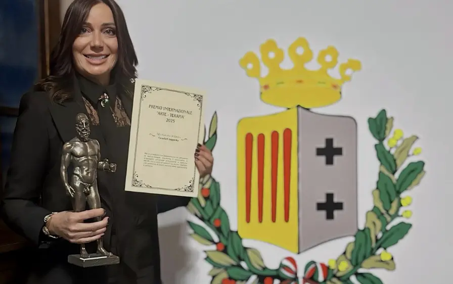 “Vesti d’Arte”, a Grazia Ciappetta il Premio Internazionale Arte-Terapia 2025