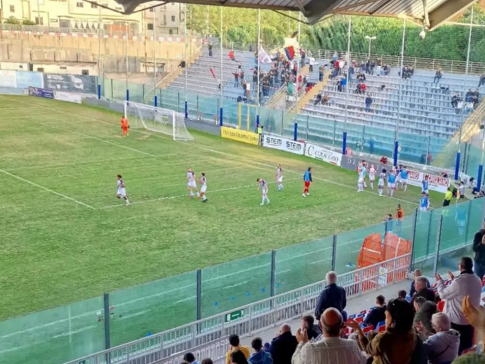 Serie D, il derby come rilancio per la Vibonese: i rossoblù tornano al successo battendo la Vigor Lamezia 3-1