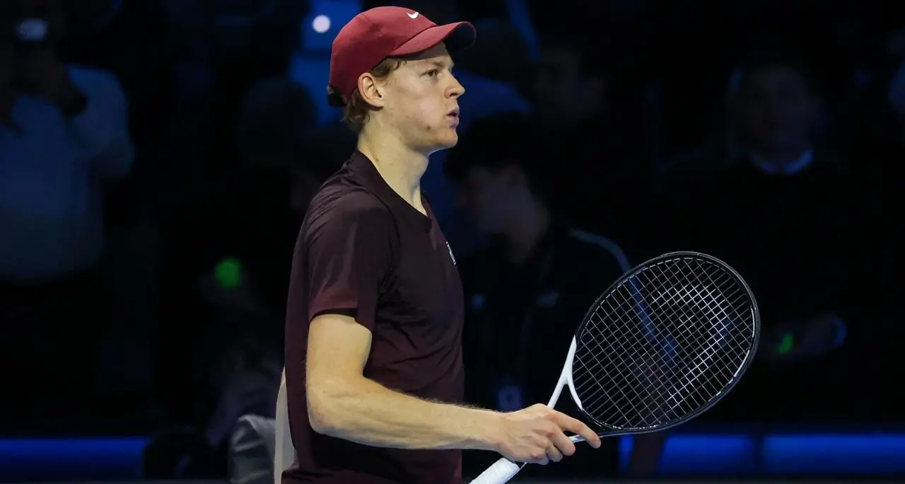 Tennis, Sinner bissa il successo alle Atp Finals: battuto Alcaraz in due set\n