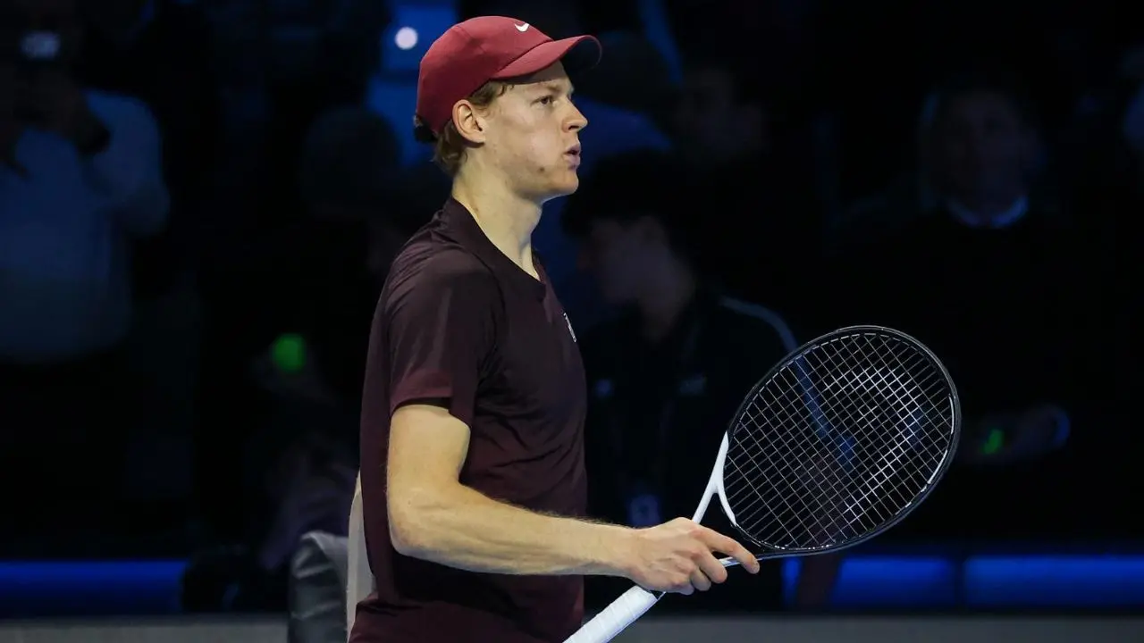 Tennis, Sinner bissa il successo alle Atp Finals: battuto Alcaraz in due set\n