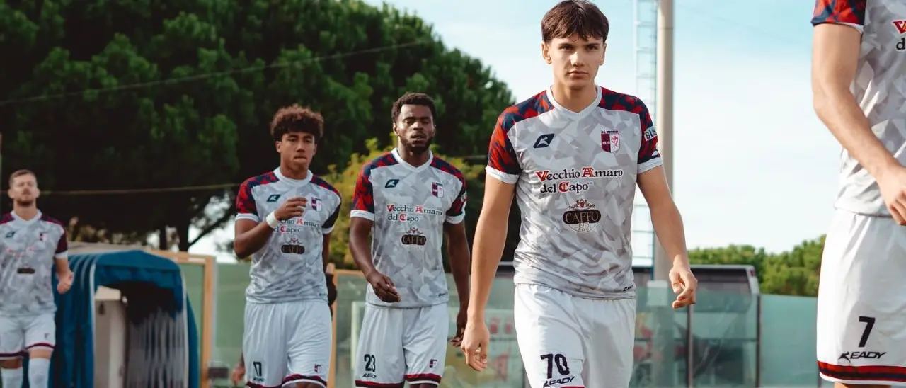 Serie D, la Vibonese ritrova la vittoria nel derby contro la Vigor Lamezia. Esposito: «Prestazione superlativa»\n