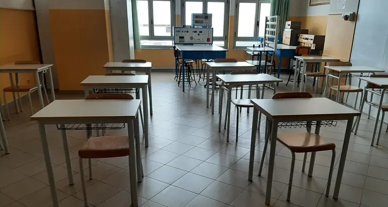 Vibo, domani scuole chiuse a causa di una grave rottura sulla rete idrica: il Comune emana l’ordinanza