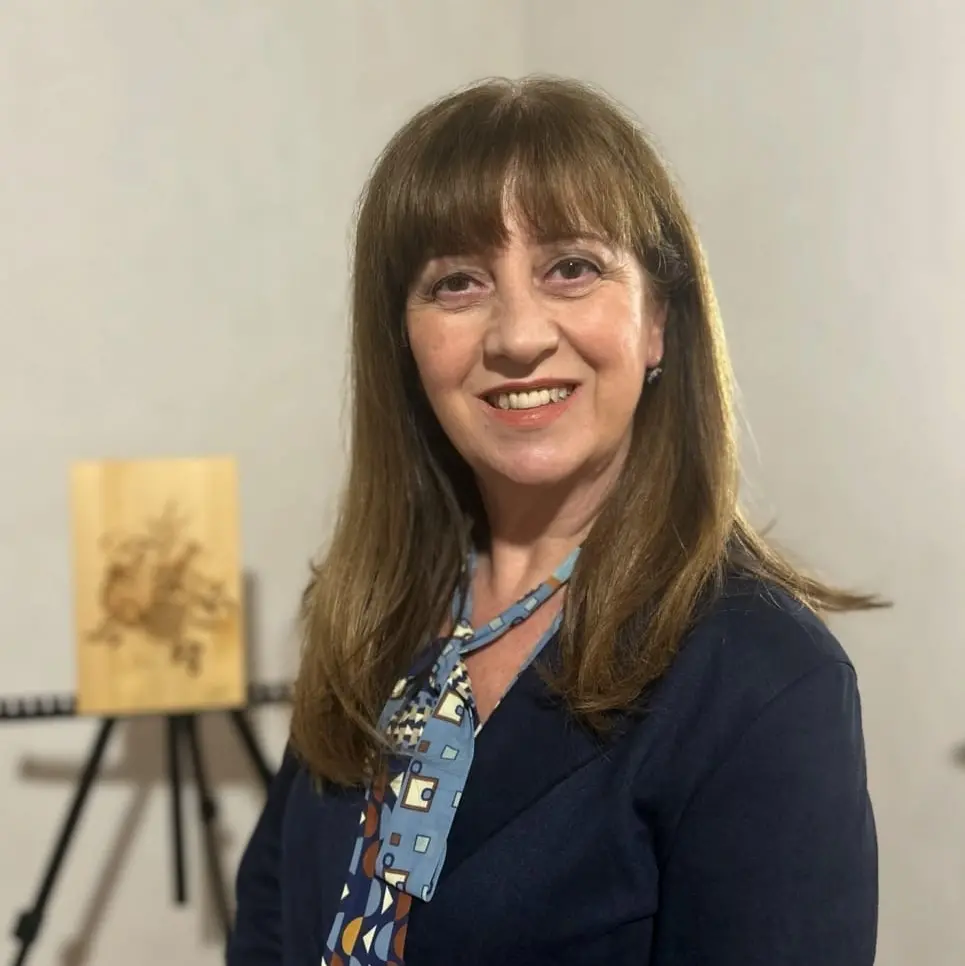 La mostra di pirografia di Carmela Capria restituisce vita\u00A0alla memoria rurale della Piana di Gioia Tauro\n