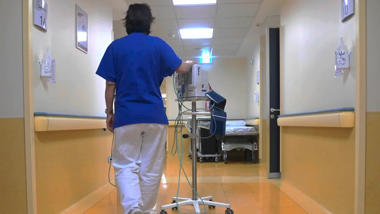 Mlano, Ospedale Policlinico, Padiglione Monteggia Infermieri in Corsia , Maurizio Maule